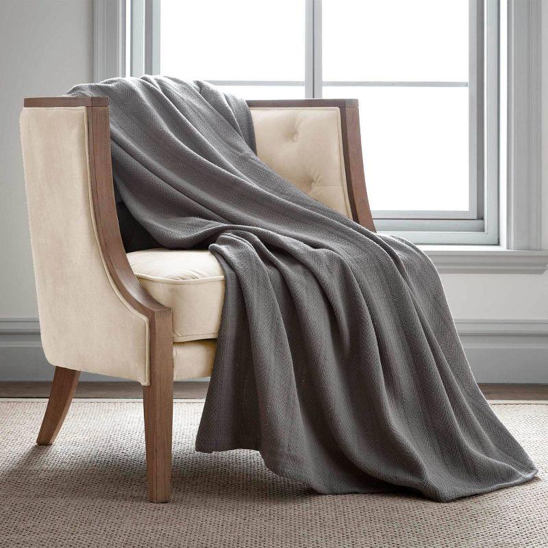 Luxurious King-Sized Chevron Cotton Blanket in Soft Gray