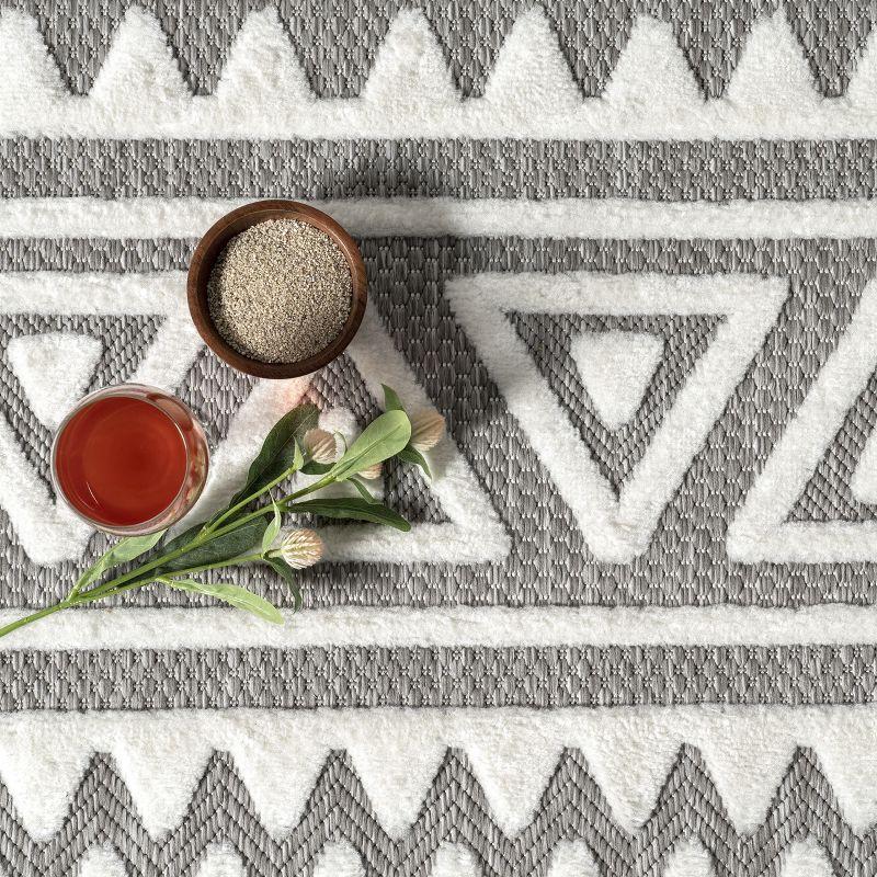 Nuloom Lanelle Geometric 5x8 Indoor/Outdoor Area Rug for Living Room Patio Deck Front Porch Kitchen, Grey/Ivory