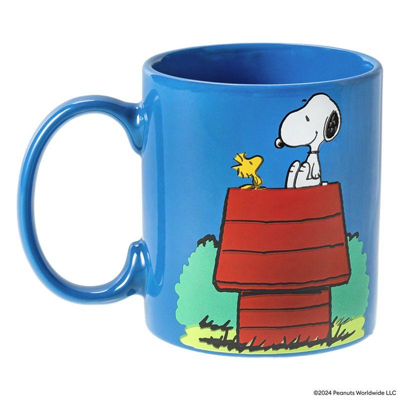 Uncanny Brands Peanuts Single Cup Coffee Maker Gift Set with 2 Mugs