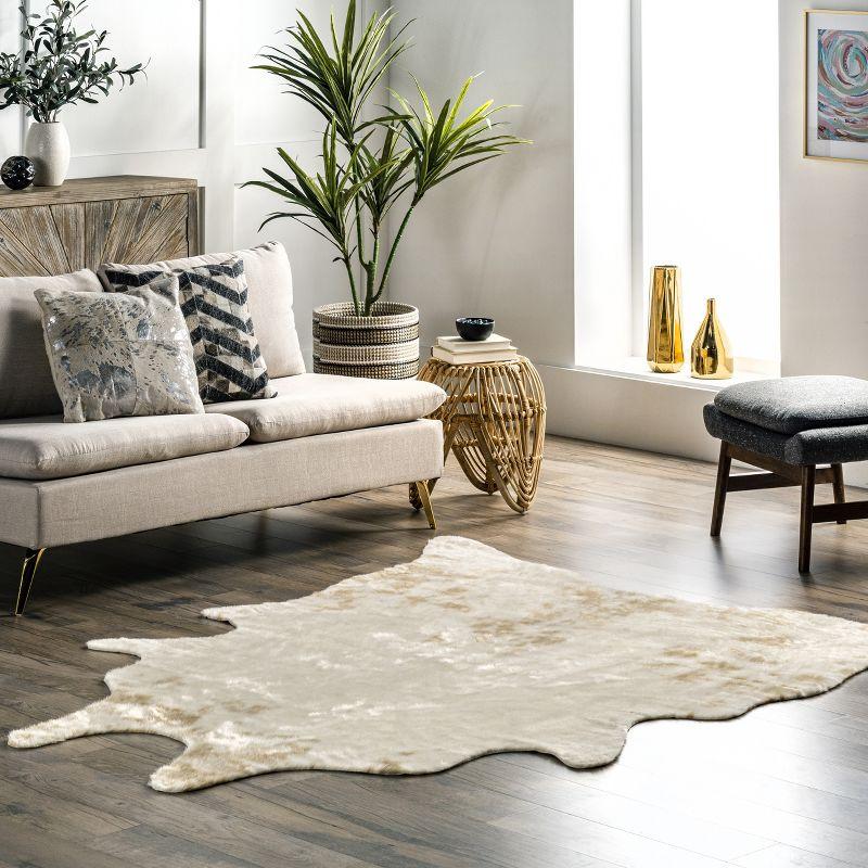 EcoChic Off-White Faux Cowhide 5' x 7' Easy-Care Area Rug