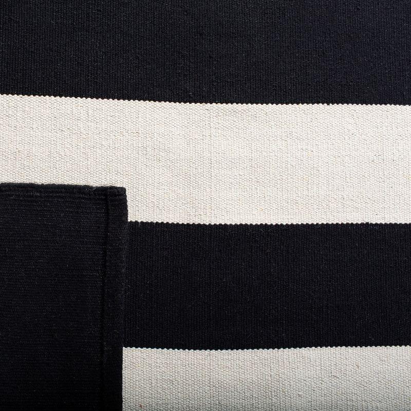 Montauk MTK712 Hand Woven Indoor Accent Rug - Black/Ivory - 3'x5' - Safavieh