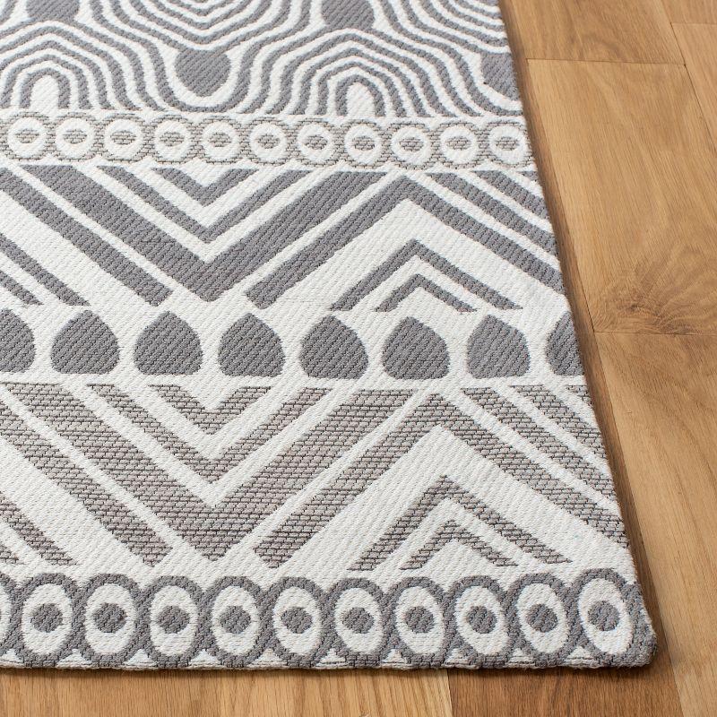 Gray Geometric 4' x 6' Handmade Wool Area Rug