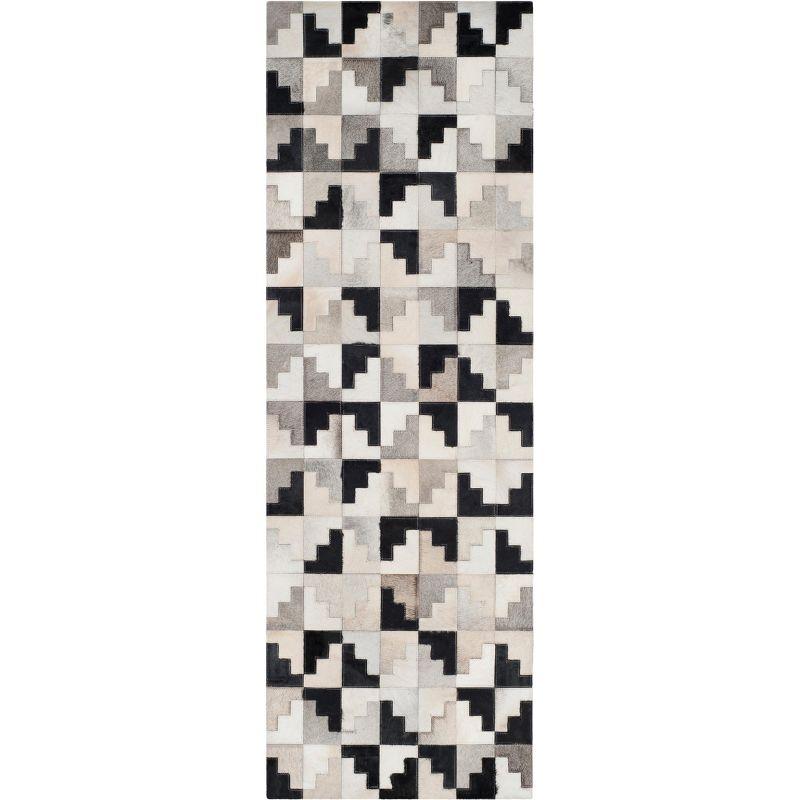 Studio Leather STL172 Hand Woven Runner Rug - Ivory/Black - 2'3"x7' - Safavieh.