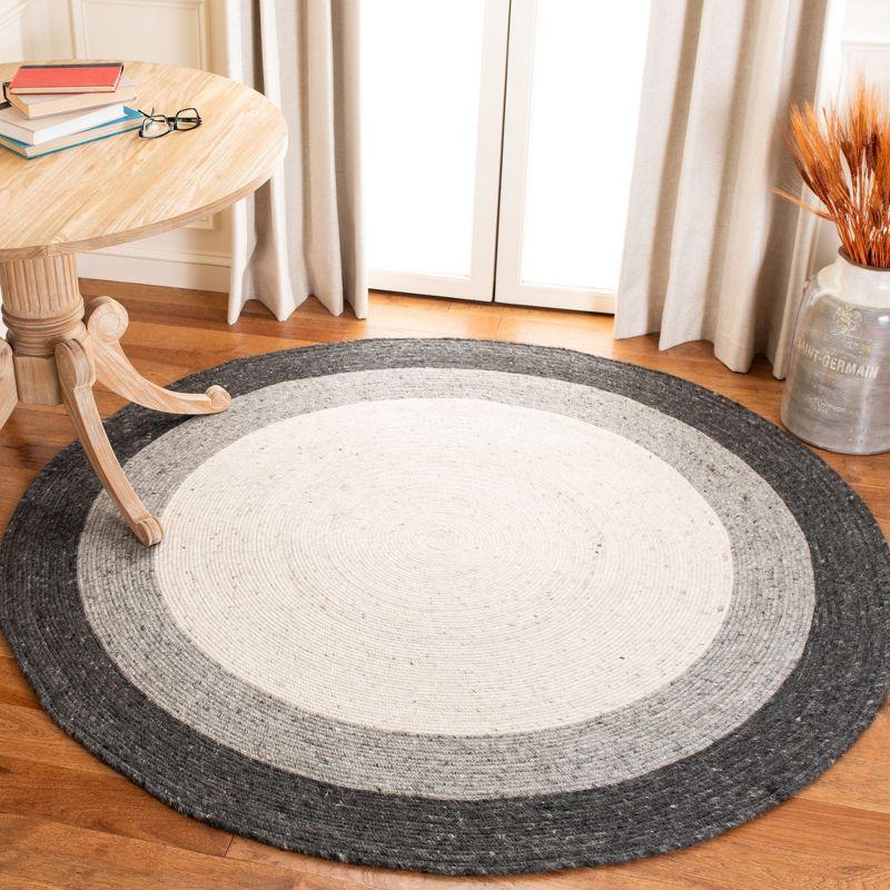 Handwoven Grey/Ivory Braided Wool 6' Round Area Rug