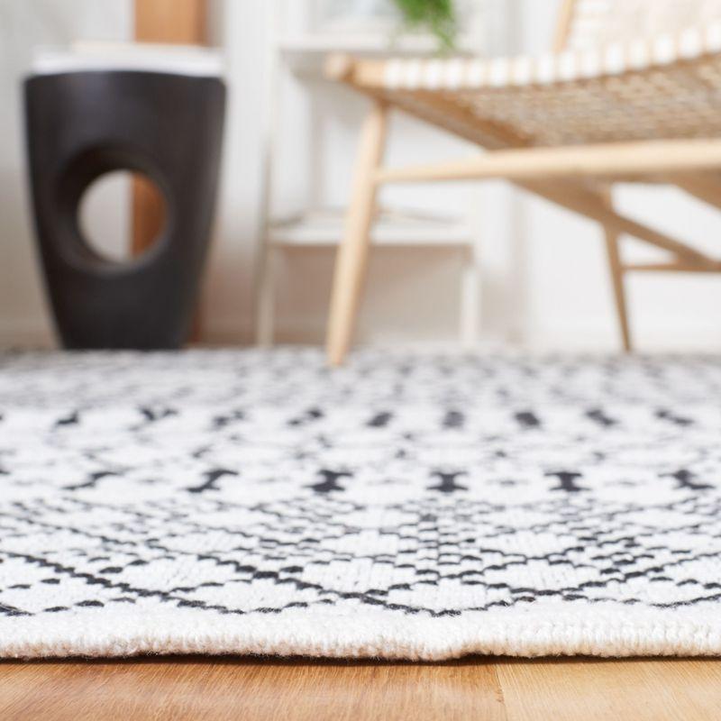 Kilim KLM704 Hand Woven Area Rug - Ivory/Black - 8'x10' - Safavieh.