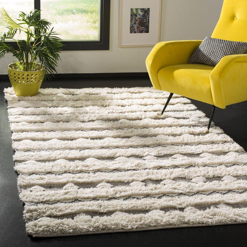 Hand-Tufted Gray Mosaic Wool 47" Area Rug