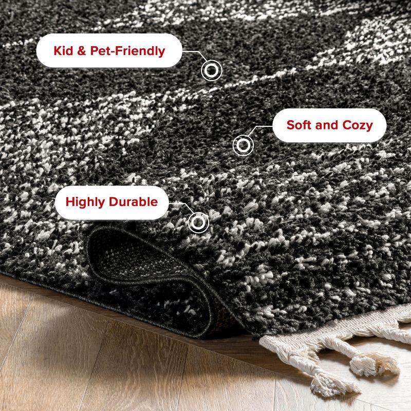 Nuloom Bria Geometric 4x6 Shag Indoor Area Rug for Living Room Bedroom Dining Room Nursery, Black/Ivory