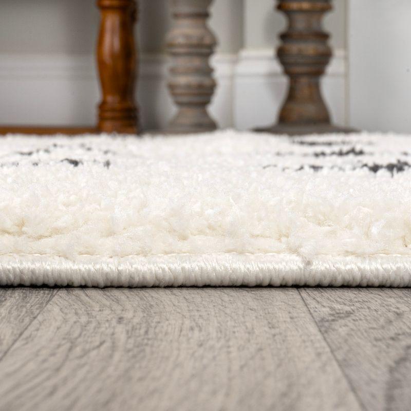 3'x5' Cristo Berber Geometric Shag Area Rug, White/Black - JONATHAN Y
