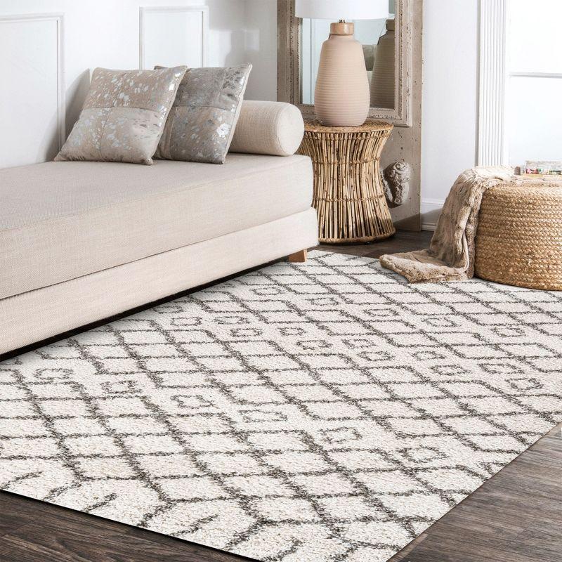 Ivory and Deep Gray Moroccan Diamond Shag Rug - Easy Care 3'x5'