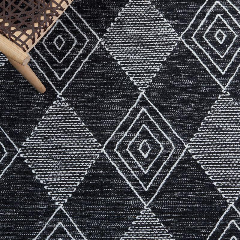 Kilim KLM306 Hand Woven Area Rug - Black/Ivory - 5'x8' - Safavieh.