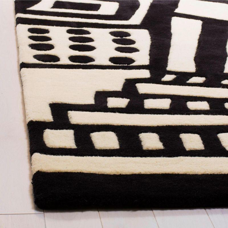 Fifth Avenue FTV124 Hand Tufted Runner Rug - Ivory/Black - 2'3"x9' - Safavieh.
