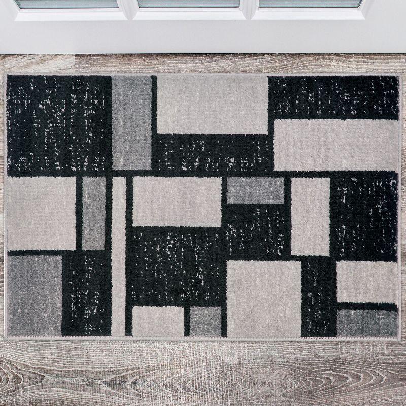 Reversible Geometric Gray Synthetic Area Rug 2' x 3'