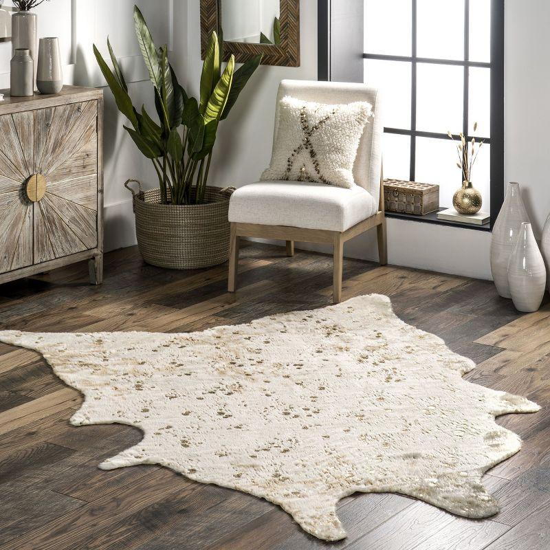 Nuloom Iraida Animal Print Shaped 4x5 Indoor Area Rug for Living Room Bedroom Dining Room Kitchen, Gold/Off White