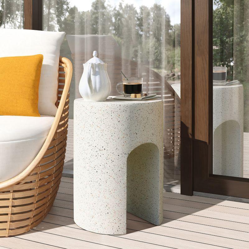 LuxenHome Mod Ivory White Cement Round with U-Shape Outdoor Side Table