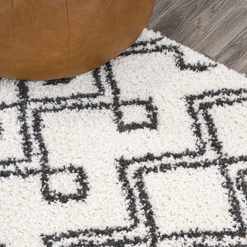 3'x5' Caimari Moroccan Diamond Shag Area Rug, White/Black - JONATHAN Y
