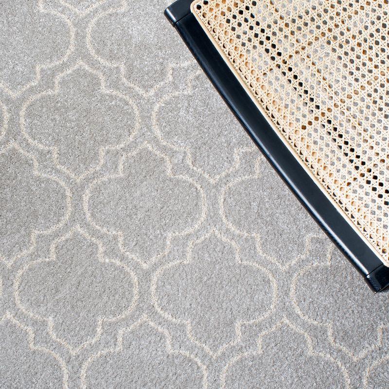 Light Grey/Ivory Geometric Synthetic 27" Non-Slip Area Rug