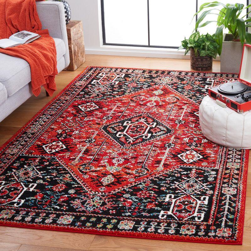 Vintage Hamadan VTH229 Power Loomed Indoor Area Rug - Red/Black - 4'x6' - Safavieh