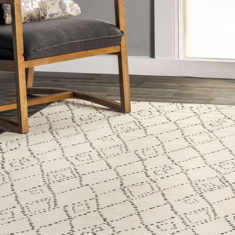 Nuloom Ria Bohemian Diamond Area Rug