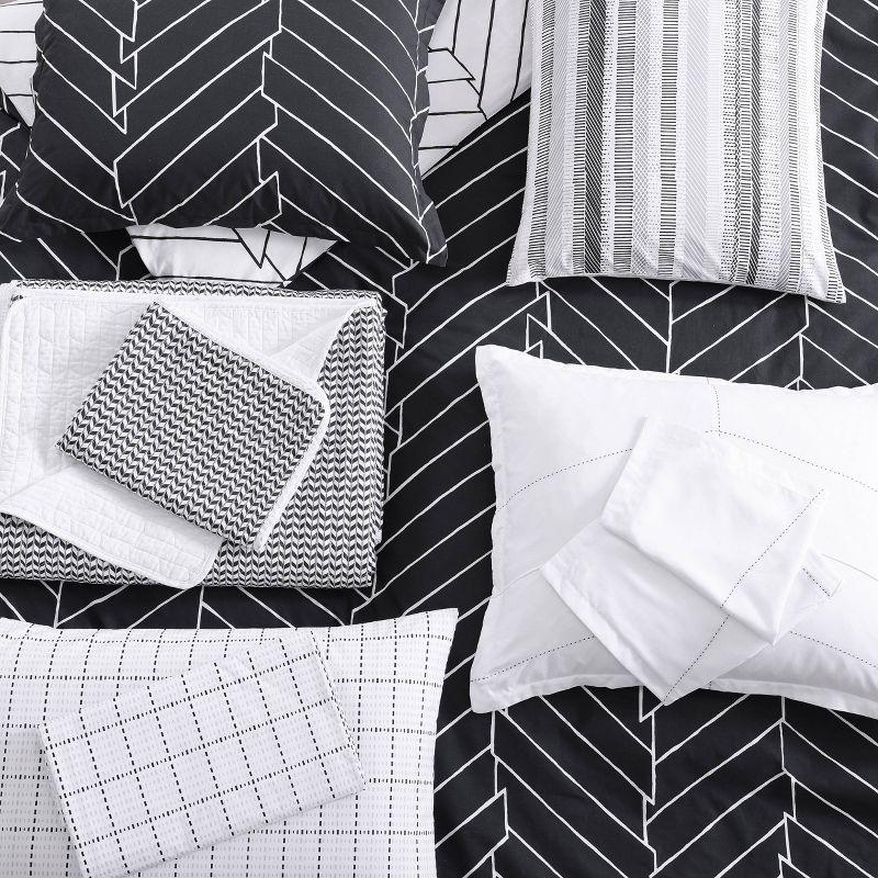 City Scene Ceres Black Standard Cotton 150 TC Reversible Duvet Cover Set