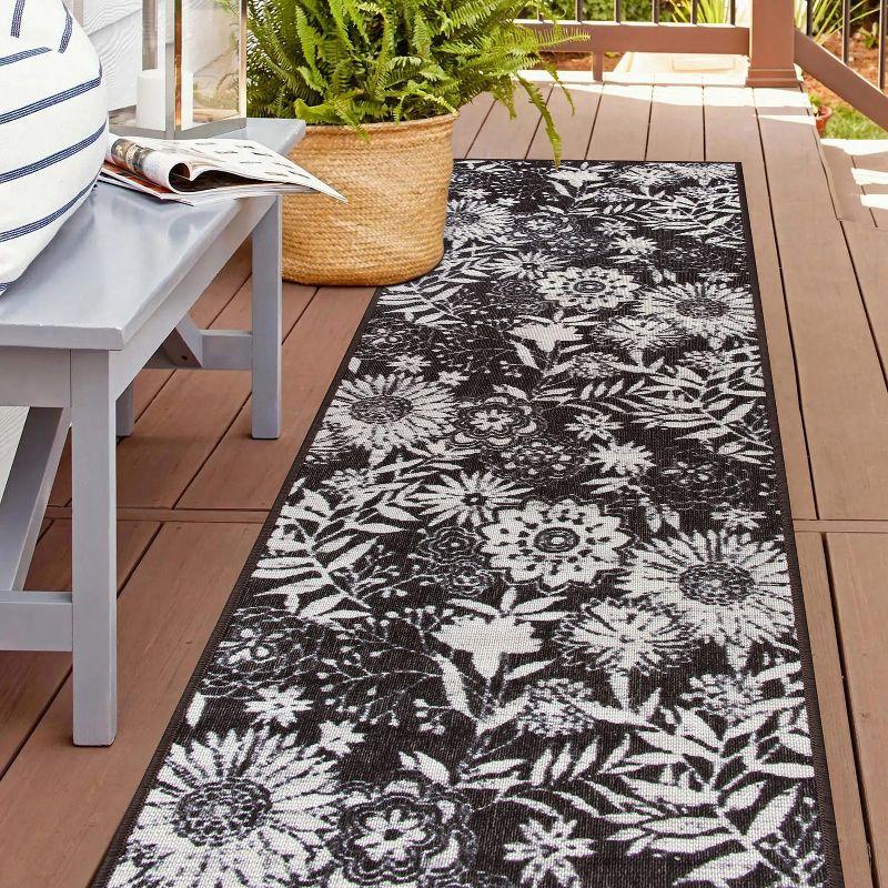 World Rug Gallery Modern Floral Flowers Indoor/Outdoor Area Rug