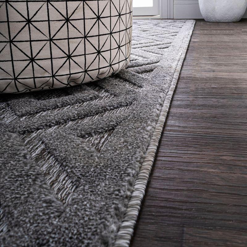 5' Round Portmany Neutral Diamond Trellis Indoor/Outdoor Area Rug, Dark Gray - JONATHAN Y