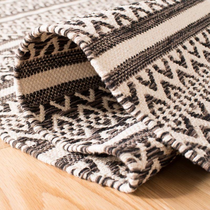 Montauk MTK341 Hand Woven Indoor Area Rug - Ivory/Black - 6'x9' - Safavieh.