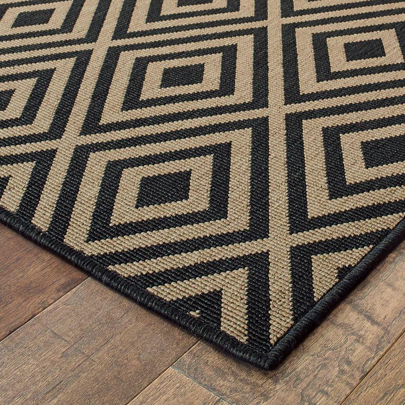 Oriental Weavers Marina 2335K Black/ Tan Indoor/Outdoor Area Rug - 5'3" x 7'6"