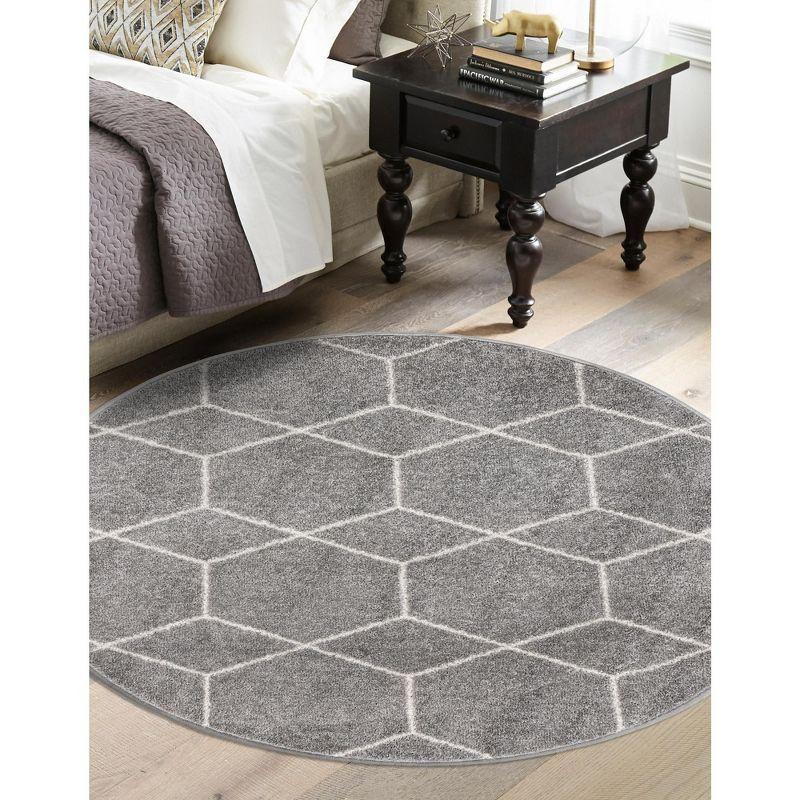 6' Round Light Gray Synthetic Trellis Easy-Care Rug