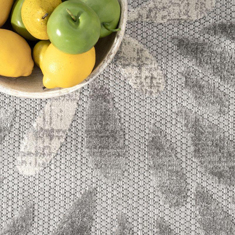 Nuloom Monique Floral & Paisley 5x8 Indoor/Outdoor Area Rug for Living Room Patio Deck Front Porch Kitchen, Light Grey/Ivory