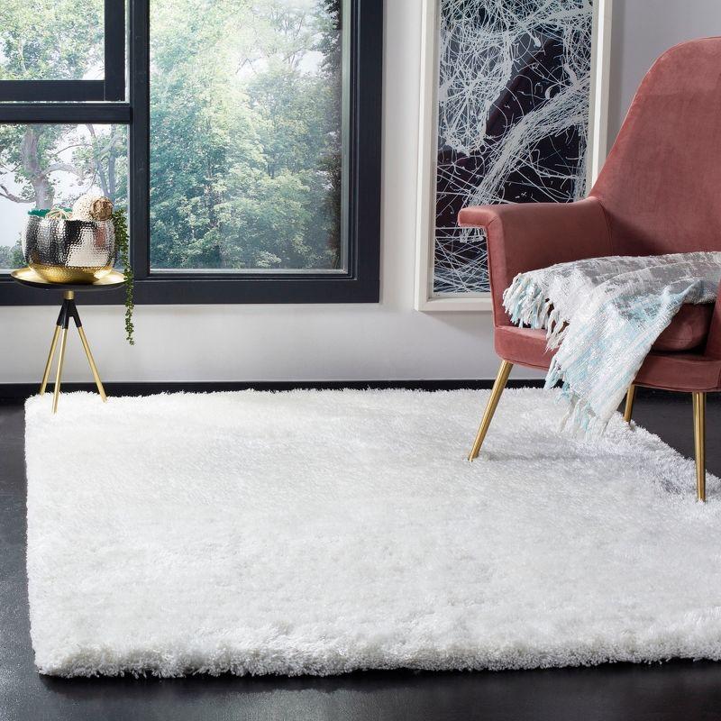 Snow White 4' x 6' Hand-Tufted Shag Rug