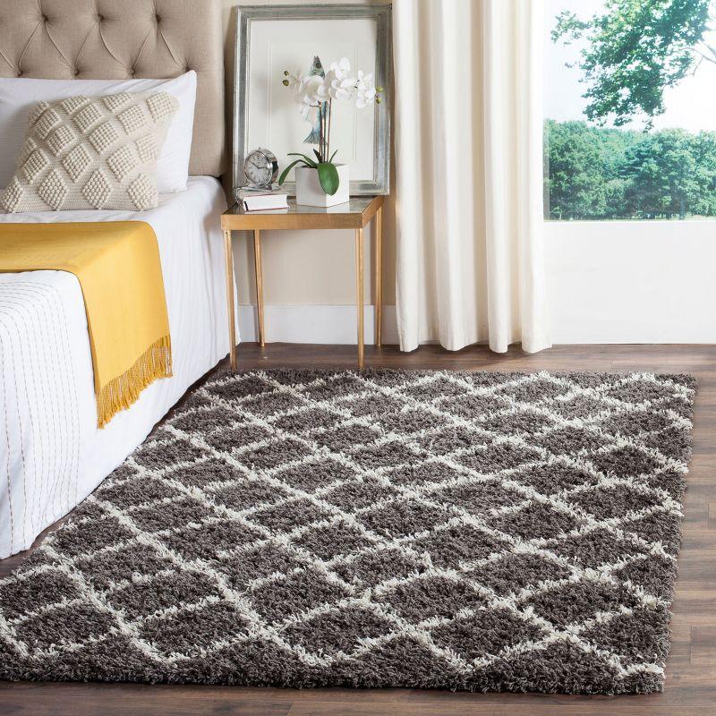 Ivory & Dark Grey Synthetic 5' x 7' Easy-Care Shag Rug