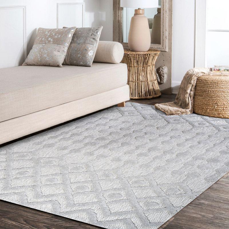 Peralta Moroccan Diamond Indoor/Outdoor Area Rug - JONATHAN Y