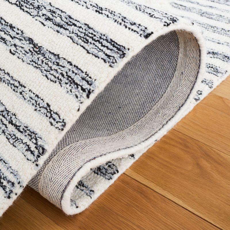 Casablanca CSB987 Hand Tufted Indoor Area Rug - Ivory/Black - 4'x6' - Safavieh