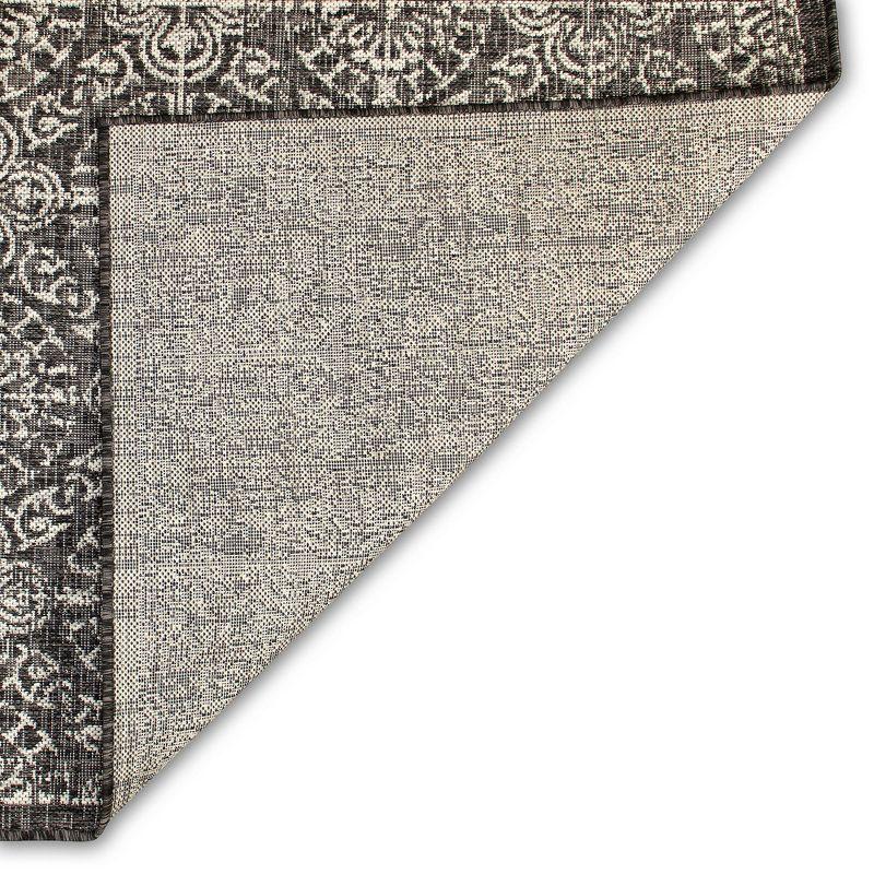 Liora Manne Carmel  Indoor/Outdoor Rug  Black..