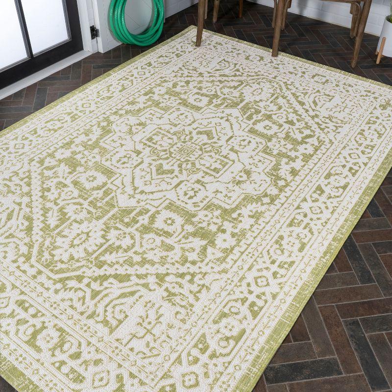 4' x 6' Sinjuri Medallion Textured Weave Indoor/Outdoor Area Rug, Green/Cream - JONATHAN Y