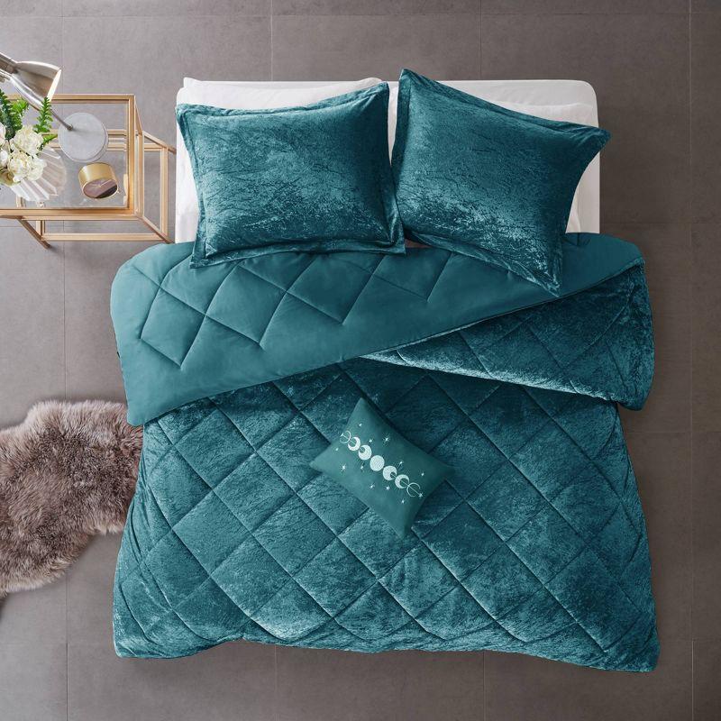 Felicia Crushed Velvet Quilted Duvet Set with Throw Pillow