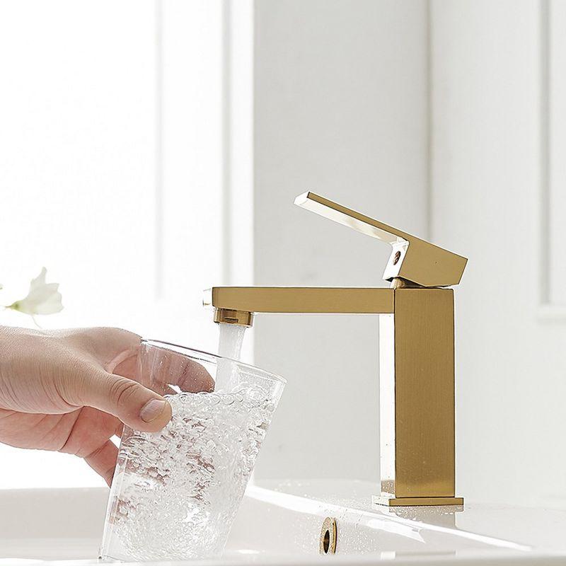 Single-Hole Single-handle Bathroom Faucet