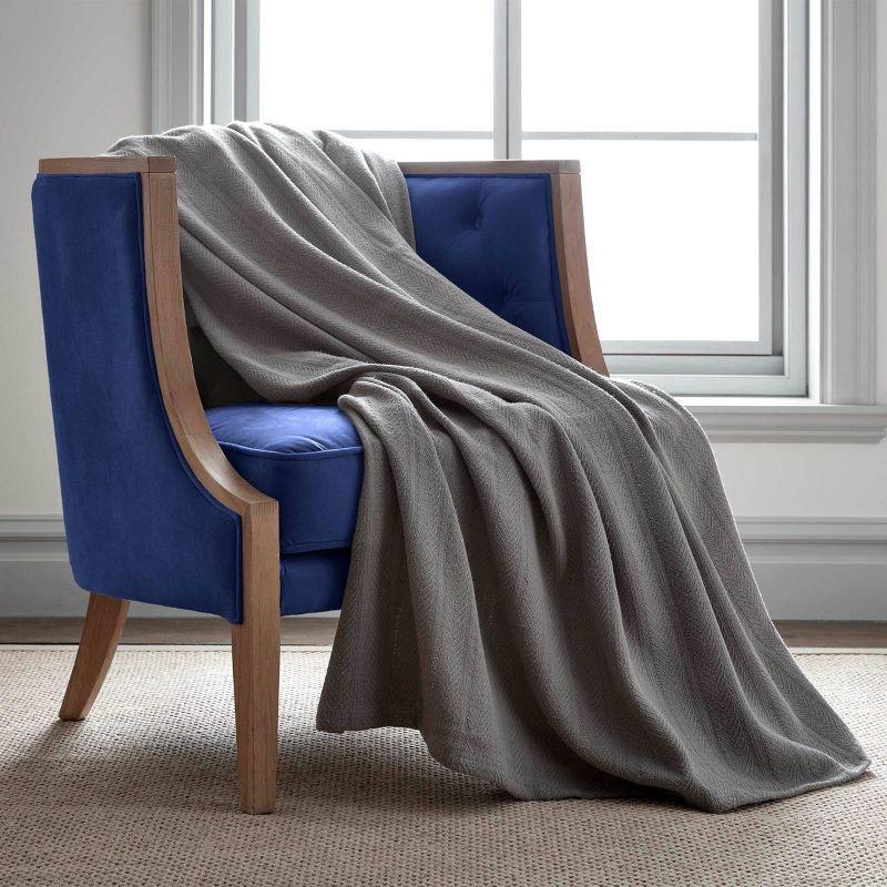 Luxurious King-Sized Chevron Cotton Blanket in Soft Gray