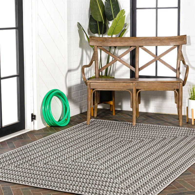 5' x 8' Chevron Modern Concentric Squares Indoor/Outdoor Area Rug, Black/Light Gray - JONATHAN Y