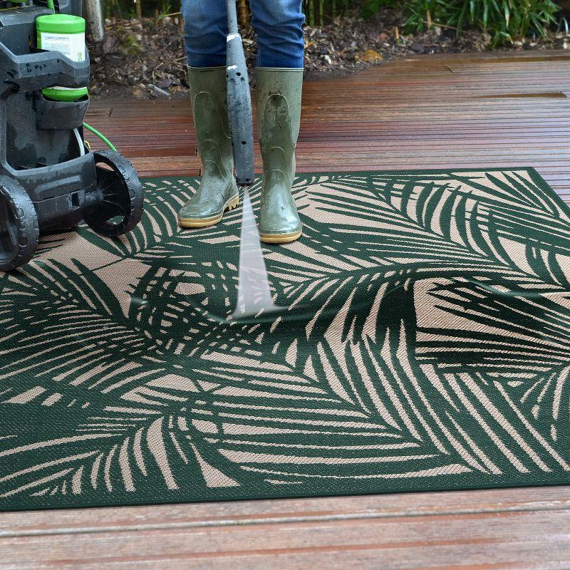 Tropical Green Palm Leaf Easy-Care Indoor/Outdoor Area Rug 5' x 7'