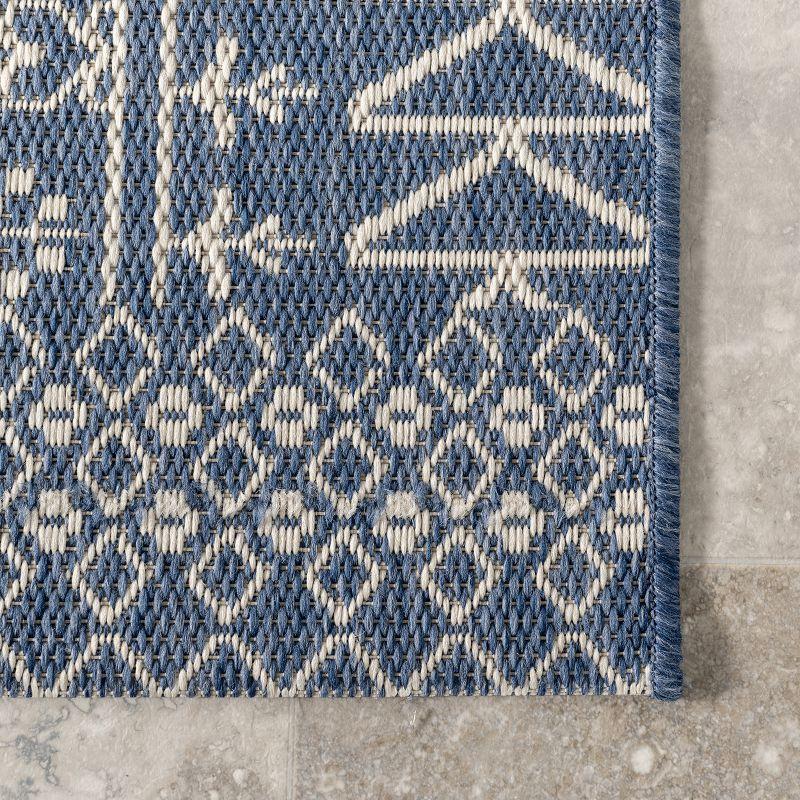 Coastal Charm Blue Synthetic 3' 9" x 5' 7" Indoor/Outdoor Area Rug