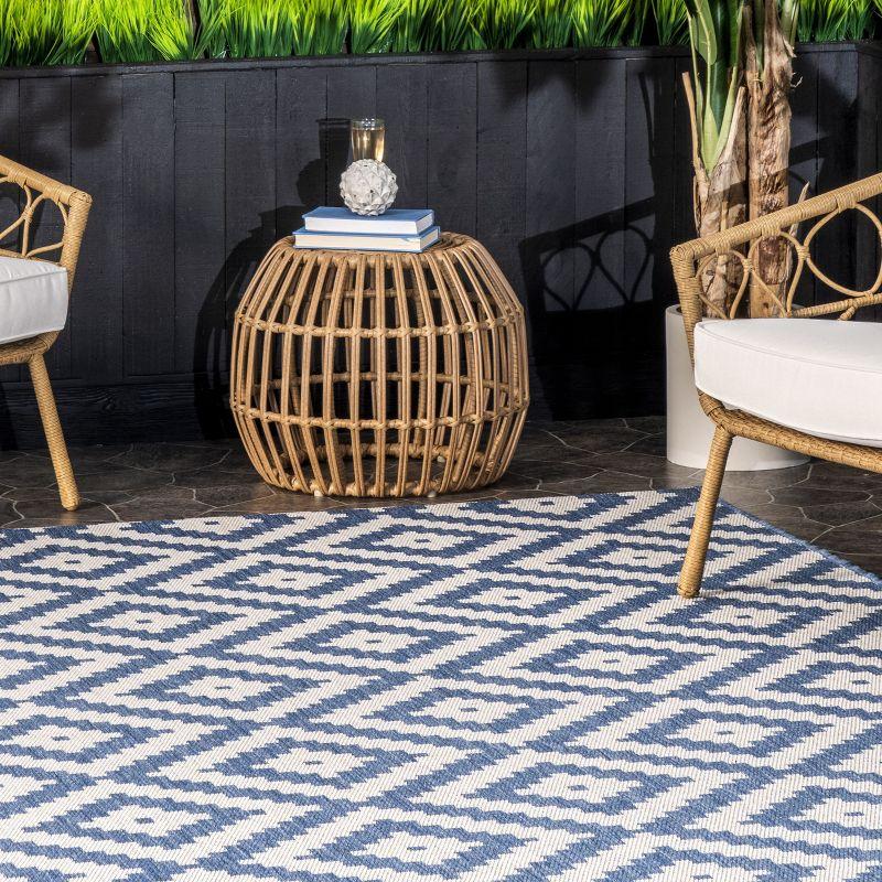 Nuloom Marybelle Geometric Oval 5x8 Indoor/Outdoor Area Rug for Living Room Patio Deck Front Porch Kitchen, Blue/Ivory