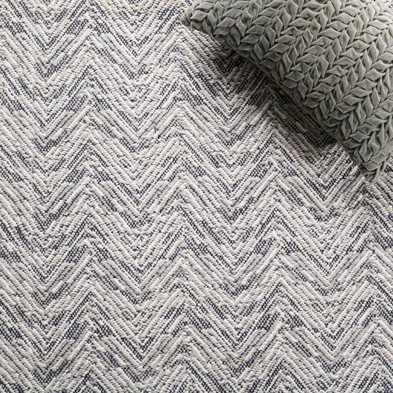 Kilim KLM401 Hand Woven Runner Rug - Grey/Beige - 2'3"x7' - Safavieh