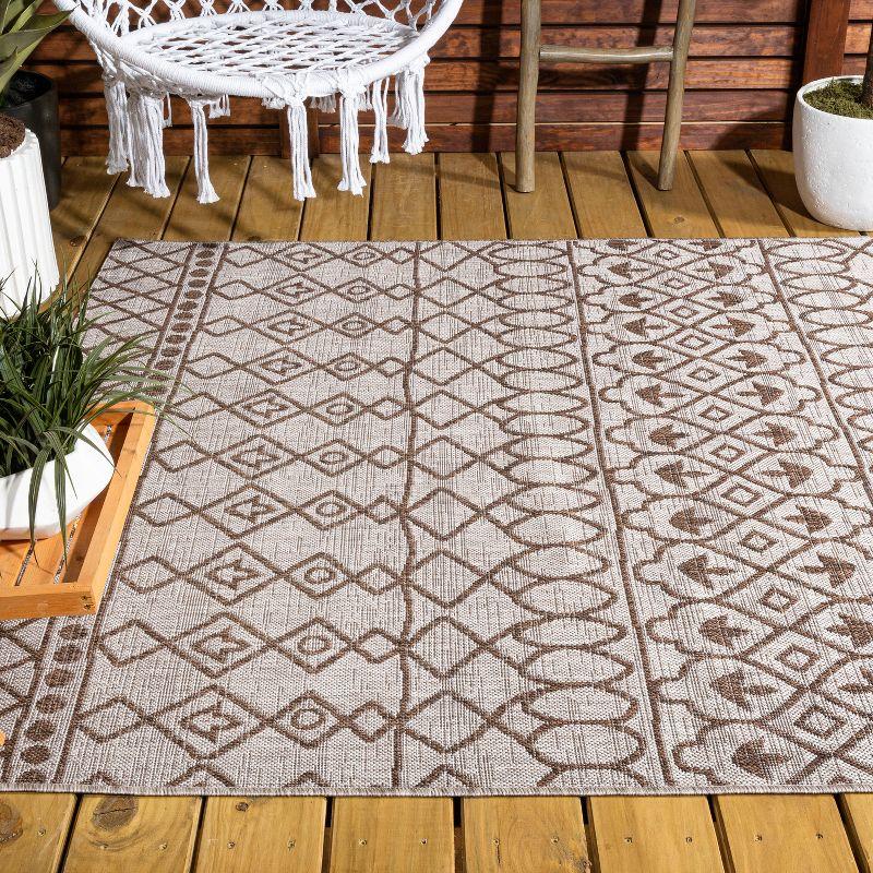 Bohemian Chic Easy-Care Beige/Brown Synthetic 4' x 6' Area Rug