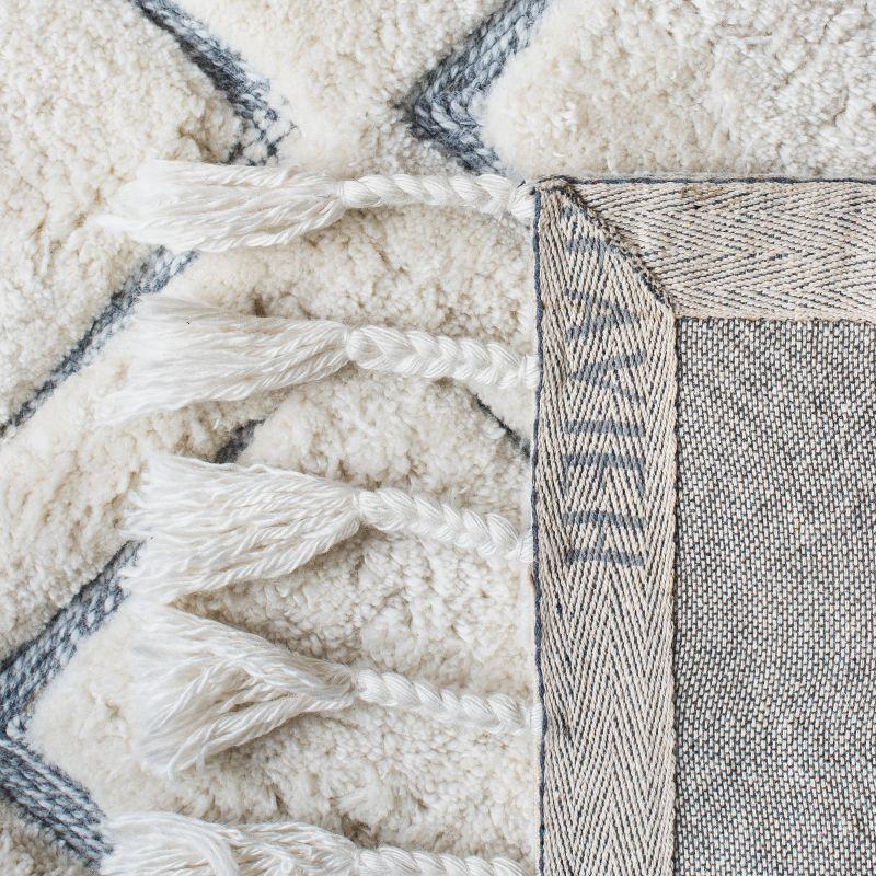 Sahara SAH454 Hand Tufted Indoor Accent Rug - Ivory/Grey - 3'x5' - Safavieh