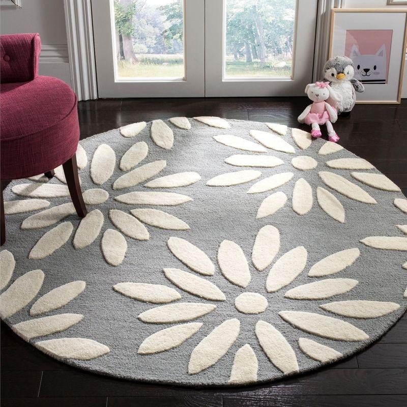 Safavieh Kids Daisy SFK914 Hand Tufted Indoor Area Rug - Grey/Ivory - 5' Round - Safavieh