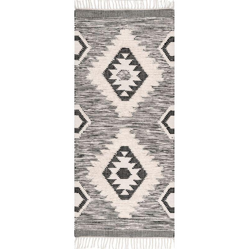 Nuloom Savannah Moroccan Tasseled Wool Indoor Area Rug