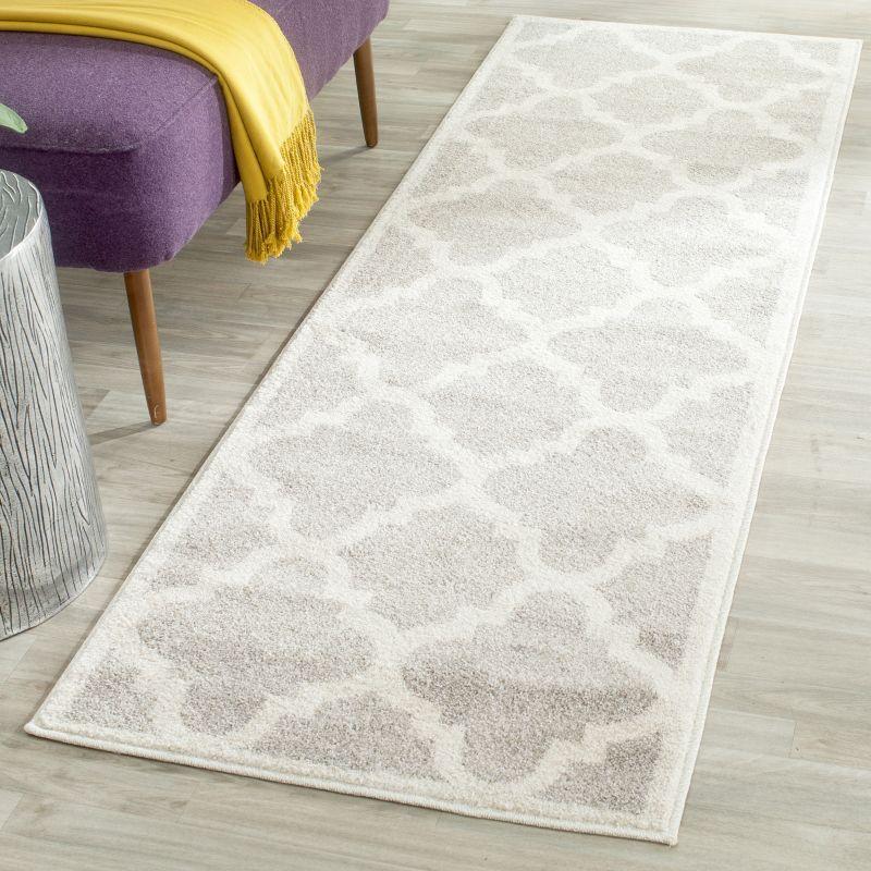 Amherst AMT423 Power Loomed Indoor Accent Rug - Light Grey/Beige - 2'6"x4' - Safavieh