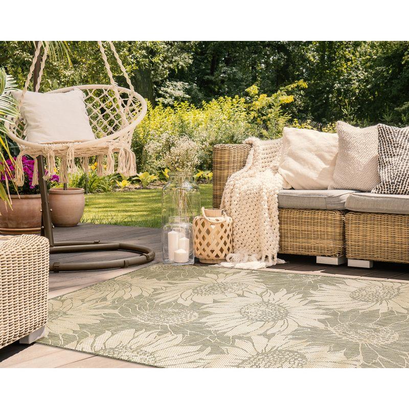 Liora Manne Carmel Sunflower Field Indoor/Outdoor Rug Green 3'3" x 4'11"