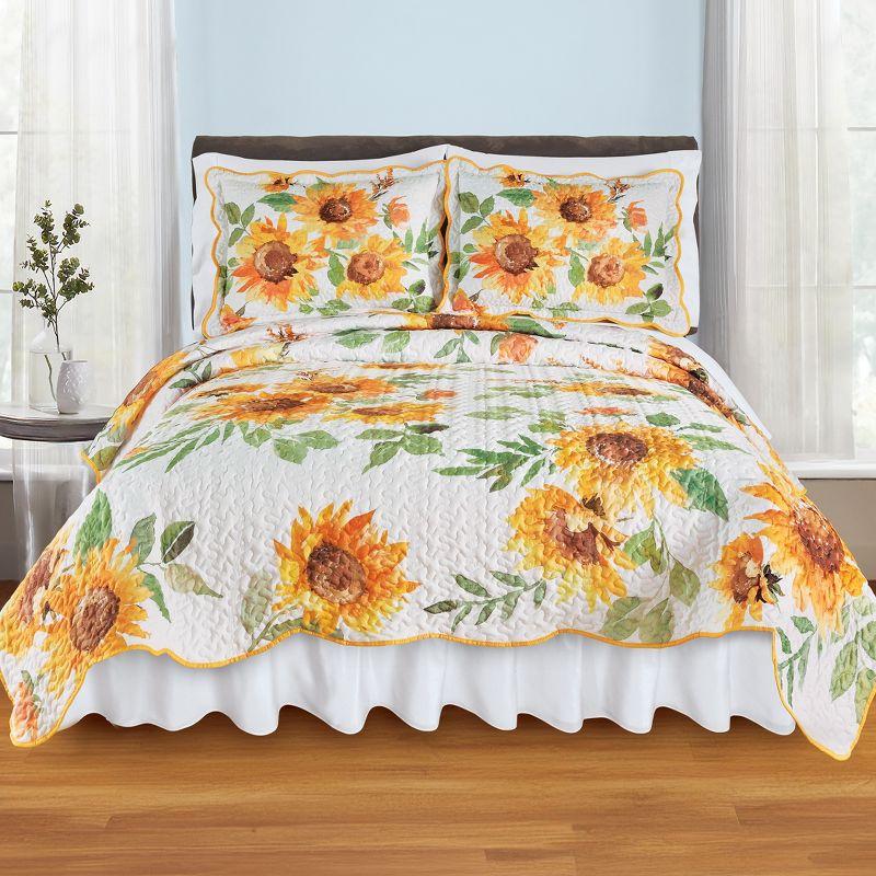 Trailing Sunflower Reversible Scalloped Edge Quilt